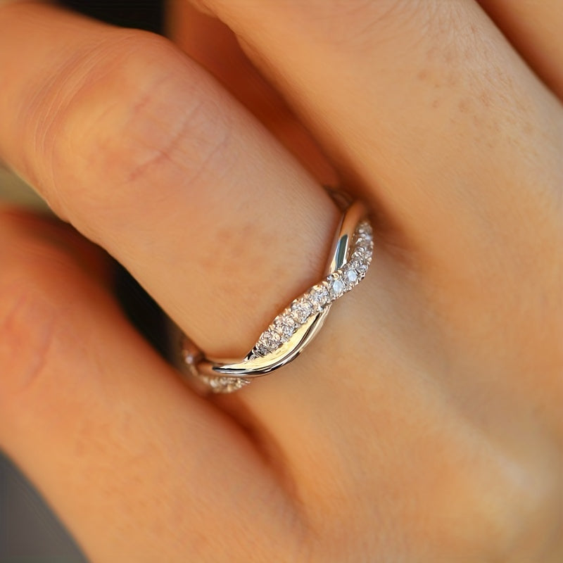 Cubic Zirconia Twisted Finger Ring